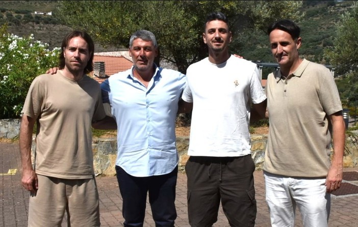 Sanremo: primo approccio di Alessandro Del Piero con la città, non gradisce foto chiedendo più privacy Sanremo: primo approccio di Alessandro Del Piero con la città, non gradisce foto chiedendo più privacy