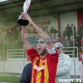 Calcio. Scalia saluta il Finale: “Un viaggio lungo e bellissimo, dimostrazione che i sogni si avverano”. Il commosso addio della società: “Sempre uno di noi”