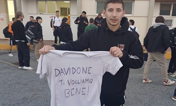 Calcio. L'Old Boys Rensen dedica il colpaccio con il Savona a Davide Violin: "Una persona a cui tutti vogliamo bene" (VIDEO) Calcio. L'Old Boys Rensen dedica il colpaccio con il Savona a Davide Violin: "Una persona a cui tutti vogliamo bene" (VIDEO)