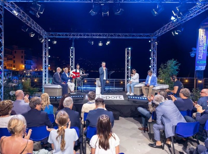 Alassio | Lunedì arriva "Calciomercato L'Originale", ecco come assistere live alle puntate dal molo Bestoso Alassio | Lunedì arriva "Calciomercato L'Originale", ecco come assistere live alle puntate dal molo Bestoso
