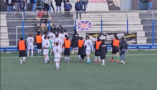 Calcio, Albenga. La richiesta dei tifosi alla squadra: "Non indossate la maglia bianconera contro l'Imperia"