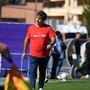 Mister Riolfo durante il match in terra sarda (foto Alessandro Sanna / Torres)