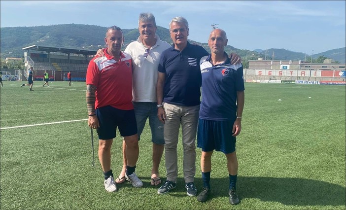 Calcio, Sestri Levante. Barilari promosso in Prima Squadra, il tecnico della Juniores raccoglie le redini da Fabio Fossati Calcio, Sestri Levante. Barilari promosso in Prima Squadra, il tecnico della Juniores raccoglie le redini da Fabio Fossati