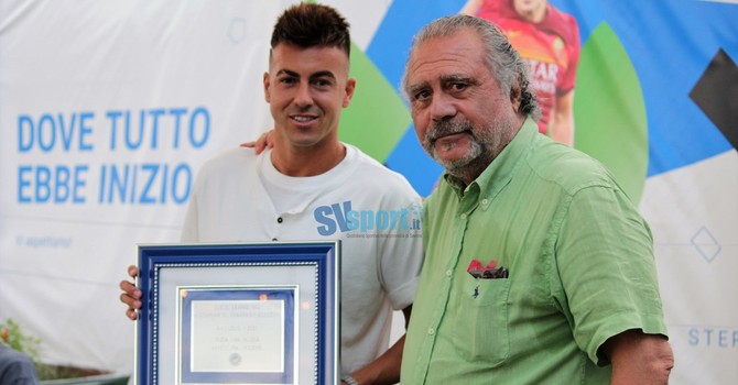 El Shaarawy con il presidente del Legino, Pietro Carella El Shaarawy con il presidente del Legino, Pietro Carella