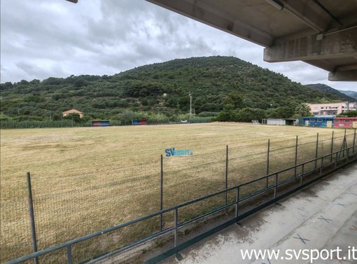 Calcio | Borgio Verezzi, in attesa del rilancio lo stadio diventa un parcheggio Calcio | Borgio Verezzi, in attesa del rilancio lo stadio diventa un parcheggio