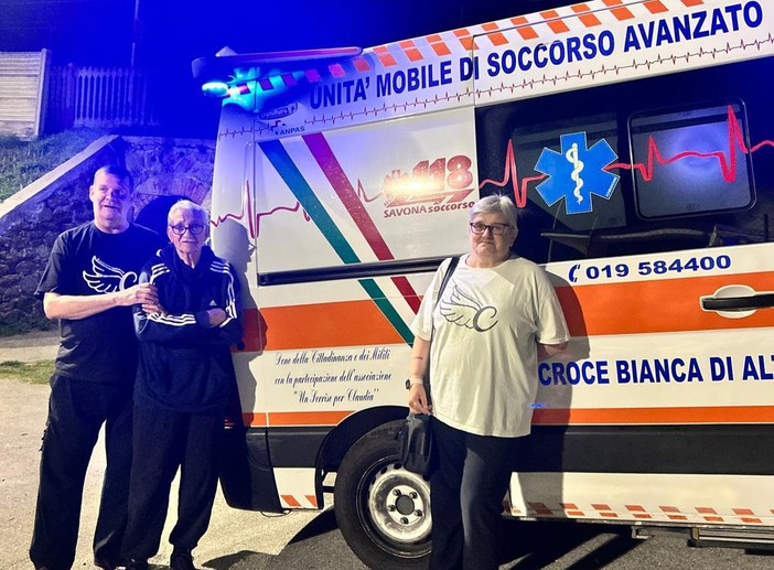 Calcio, Altarese. Un dono che vale più di una vittoria: c'è una nuova ambulanza per la Croce Bianca locale