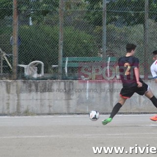 Calcio. Promozione, un super Camporosso stende l'Arenzano: 3-0 nell'andata del playout. La gioia di mister Luci