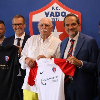 Calcio | Vado. Matteo Marani al “Chittolina”, il presidente della Lega Pro ha incontrato i vertici rossoblu Calcio | Vado. Matteo Marani al “Chittolina”, il presidente della Lega Pro ha incontrato i vertici rossoblu