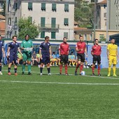 Calcio. Il Ligorna punisce un buon Celle Varazze, I genovesi ribaltano i giochi in pieno recupero Calcio. Il Ligorna punisce un buon Celle Varazze, I genovesi ribaltano i giochi in pieno recupero