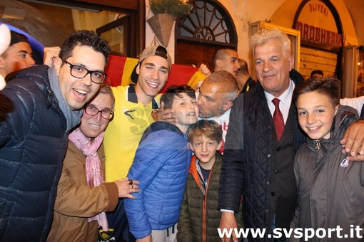 CALCIO, FINALE, SARA' UNA LUNGA NOTTE, LE IMMAGINI PIU' BELLE DELLA FESTA IN PIAZZA