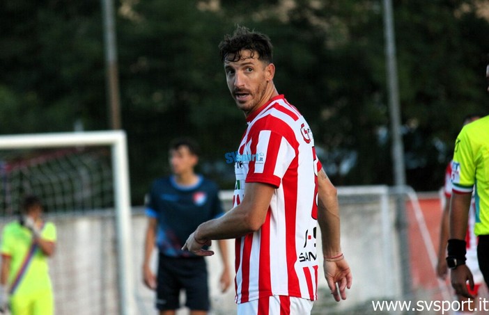 Szerdi ha segnato dal dischetto il gol del momentaneo pareggio della Carcarese Szerdi ha segnato dal dischetto il gol del momentaneo pareggio della Carcarese