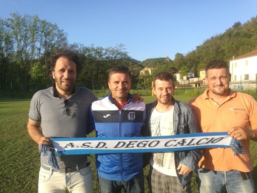 Calcio, Dego. Il club a difesa di Mirco Bagnasco: "Non è solo, l'aggressione che ha subìto si commenta da sola" Calcio, Dego. Il club a difesa di Mirco Bagnasco: "Non è solo, l'aggressione che ha subìto si commenta da sola"