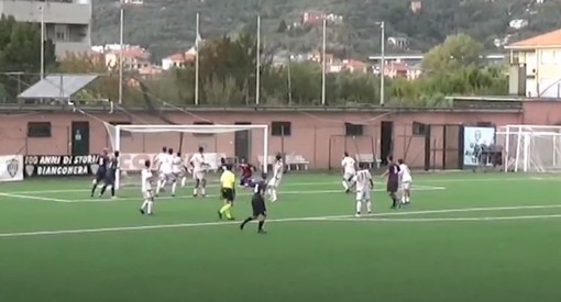 Calcio, Serie D. Rivediamo i gol di Lavagnese - Vado. Al gran tiro di Righetti risponde la zampata di Aperi (VIDEO)