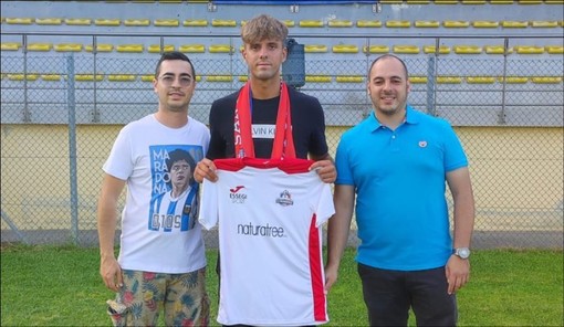 Calciomercato. Cambia la maglia ma non i colori, Sergio Halaj passa alla San Francesco Calciomercato. Cambia la maglia ma non i colori, Sergio Halaj passa alla San Francesco