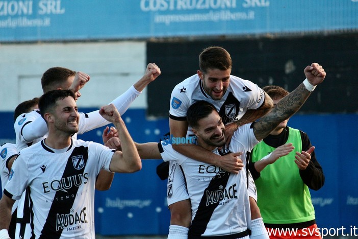 Calcio. Domenica da incorniciare per l'Albenga, gli scatti del 3-0 al Derthona