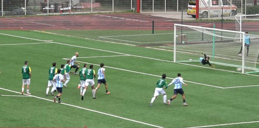 Calcio | Giglio segna dal dischetto, Pagano no: il Pietra Ligure batte l'Athletic e resta in scia del Millesimo (GLI HIGHLIGHTS)