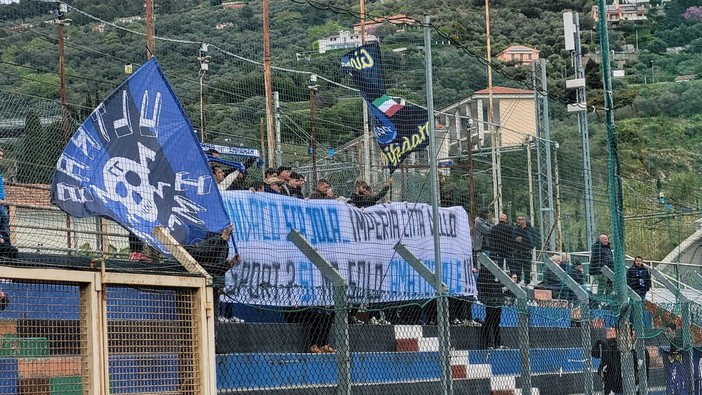 Crisi Imperia calcio, anche gli Ultras si mobilitano: tifosi e appassionati discutono il futuro del club neroazzurro Crisi Imperia calcio, anche gli Ultras si mobilitano: tifosi e appassionati discutono il futuro del club neroazzurro