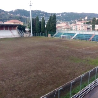 Calcio, Imperia. Il manto del Ciccione è ko, l’opposizione vuole conoscere i termini dell'appalto Calcio, Imperia. Il manto del Ciccione è ko, l’opposizione vuole conoscere i termini dell'appalto