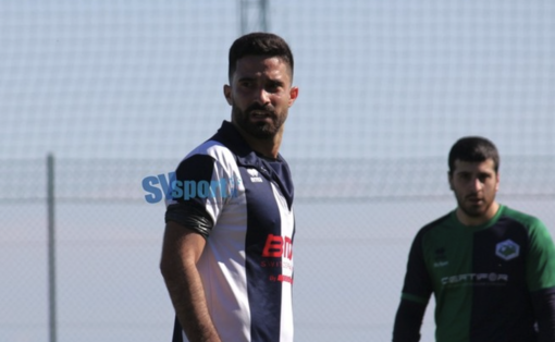 Mateo Carro Gainza con la maglia del Savona