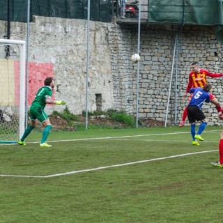 Calcio, Finale. De Benedetti ringrazia Scarrone: "Nel nuovo taglio di capelli il segreto del gol al Magra"