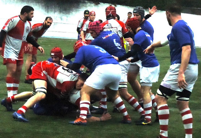 Una fase di gioco tra Cus Genova e Savona Rugby, nella foto di Roberto Roncallo (rugbytotale.blogspot.com)