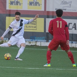 Gianluca Olivieri con la maglia dell'Albenga Gianluca Olivieri con la maglia dell'Albenga