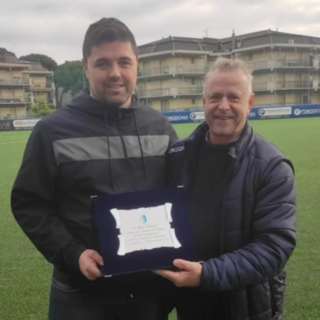 FOTONOTIZIA. Pietra Ligure, una targa ricca di affetto e gratitudine per Luca Baracco