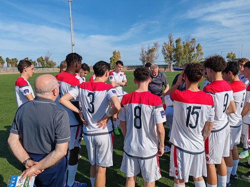 Calcio, Torneo delle Regioni. La Juniores parte con il piede sbagliato di fronte alla Puglia, liguri superati 2-0 Calcio, Torneo delle Regioni. La Juniores parte con il piede sbagliato di fronte alla Puglia, liguri superati 2-0