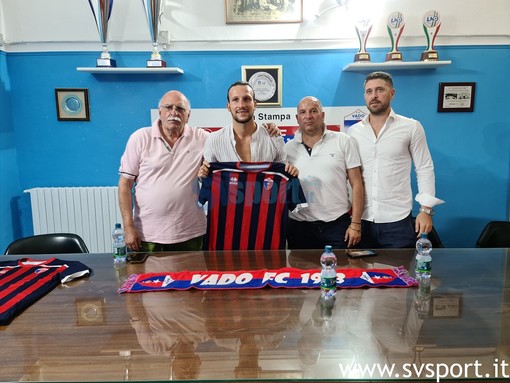 Calciomercato, Vado. Presentato Loreto Lo Bosco, al Chittolina presente anche Lassi e l'ex Albenga Filippo Brondi (VIDEO) Calciomercato, Vado. Presentato Loreto Lo Bosco, al Chittolina presente anche Lassi e l'ex Albenga Filippo Brondi (VIDEO)