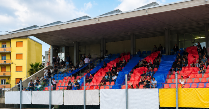 Calcio | Vado. Domenica la grande festa promozione al Chittolina, l'amministrazione comunale: "Tutti allo stadio colorati di rossoblu!"