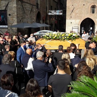 Albenga, lacrime e sgomento per l'ultimo saluto a Fausto D’Agostino (FOTO) Albenga, lacrime e sgomento per l'ultimo saluto a Fausto D’Agostino (FOTO)