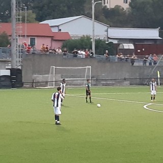 "Chiuso il ponte dei portoghesi" di fronte al campo Picasso di Quiliano: ordinanza della polizia locale per evitare assembramenti senza mascherine "Chiuso il ponte dei portoghesi" di fronte al campo Picasso di Quiliano: ordinanza della polizia locale per evitare assembramenti senza mascherine