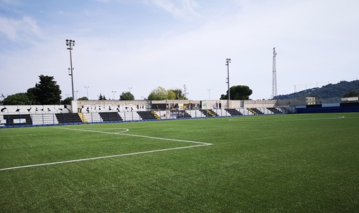 Calcio, Tornei Estivi. Luci accese al "Riva" di Albenga, alle 21:00 scatta "Campioni di una Notte" Calcio, Tornei Estivi. Luci accese al "Riva" di Albenga, alle 21:00 scatta "Campioni di una Notte"