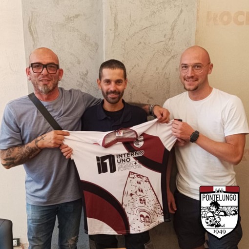 Calcio, Pontelungo. La Juniores a mister Pulerà, con lui Saul Merlino e Luca Giampà Calcio, Pontelungo. La Juniores a mister Pulerà, con lui Saul Merlino e Luca Giampà