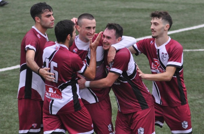 Calcio. Il Pontelungo si sblocca, 3-0 all'Albissole per il primo successo in campionato Calcio. Il Pontelungo si sblocca, 3-0 all'Albissole per il primo successo in campionato