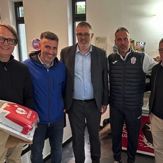 Calcio | Savona. Mc Donald's dona un defibrillatore alla società biancoblu: "Uno strumento prezioso per la sicurezza del nostro vivaio"