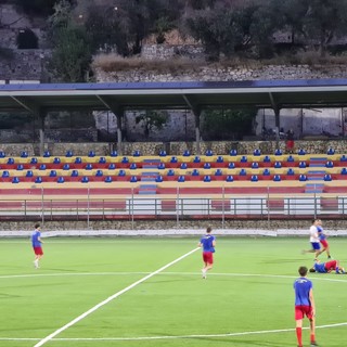 Calcio, Finale. Seggiolini separati in tribuna per facilitare il distanziamento (in attesa della riapertura degli stadi di Eccellenza)