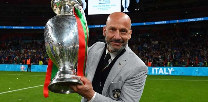 Calcio. Un minuto di silenzio su tutti i campi per Gianluca Vialli. Il presidente Gravina: “Quello che ha fatto per la maglia azzurra non sarà mai dimenticato”