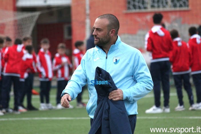 Calcio, Savona. Sarpero vuole dare subito la scossa: "Via lo smoking, impariamo a metterci la tuta" Calcio, Savona. Sarpero vuole dare subito la scossa: "Via lo smoking, impariamo a metterci la tuta"