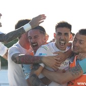 L'esultanza biancoceleste dopo il gol di Dominici, prima del nuovo pareggio del Campomorone