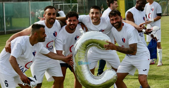 Calcio | Serie D. Il Vado celebra la Serie C, Celle Varazze e Cairese in campo per la salvezza diretta