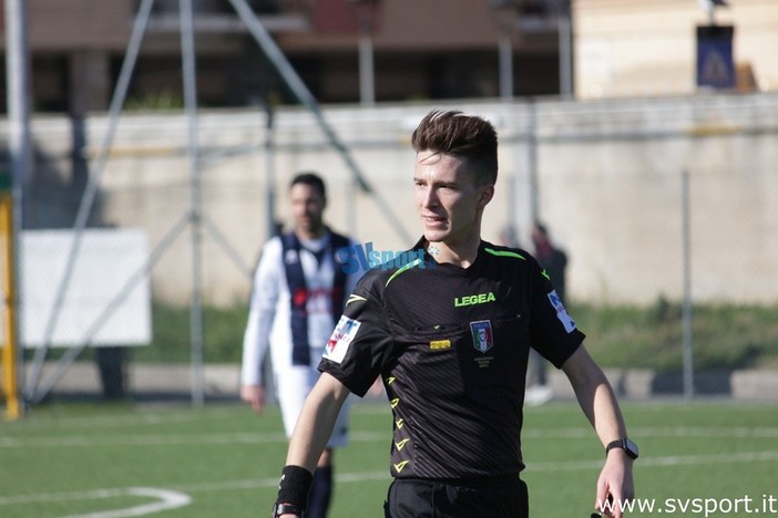 Calcio, Eccellenza. I fischietti e gli assistenti della settima giornata. Arbitro da Napoli per l'Albenga, Rapallo - Imperia a Fanciullacci Calcio, Eccellenza. I fischietti e gli assistenti della settima giornata. Arbitro da Napoli per l'Albenga, Rapallo - Imperia a Fanciullacci