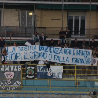 FOTONOTIZIA: I tifosi del Savona contestano Dellepiane