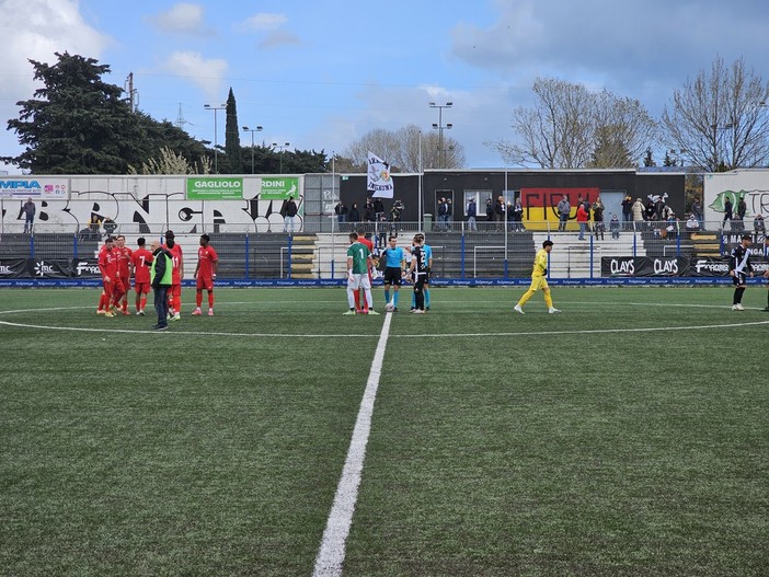 Calcio. Bongani beffa l'Albenga nel finale, non basta il gol di Diagne agli ingauni per tornare alla vittoria. Col Pinerolo è 1-1 Calcio. Bongani beffa l'Albenga nel finale, non basta il gol di Diagne agli ingauni per tornare alla vittoria. Col Pinerolo è 1-1