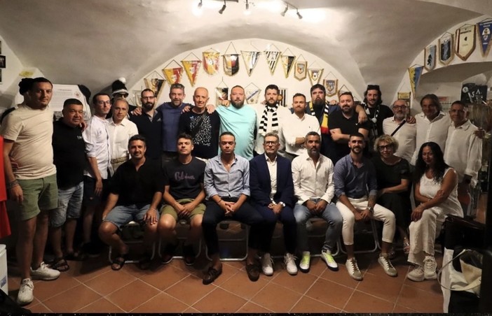 Calcio, Albingaunia. Alle 11:00 la presentazione del club all'auditorium San Carlo Calcio, Albingaunia. Alle 11:00 la presentazione del club all'auditorium San Carlo