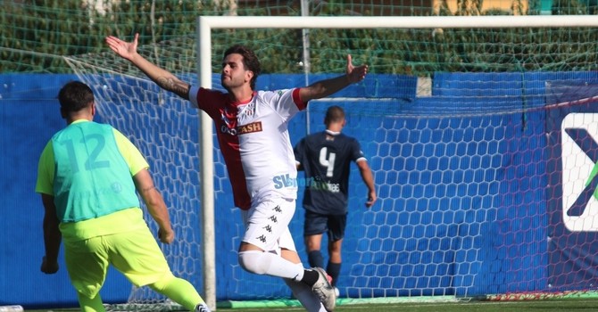 Calcio | Savona. Il gol di Rignanese vale tre punti a Pietra Ligure: "Potrei partire dall'inizio, ma rispetto le decisioni di mister Sarpero" (VIDEO) Calcio | Savona. Il gol di Rignanese vale tre punti a Pietra Ligure: "Potrei partire dall'inizio, ma rispetto le decisioni di mister Sarpero" (VIDEO)