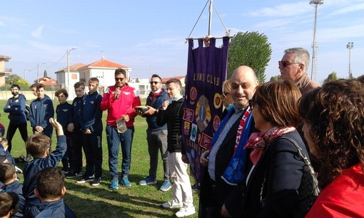 Calcio, San Francesco. E' stato consegnato il nuovo defibrillatore donato dal Lions Club