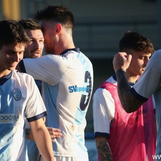 Calcio. Il Pietra Ligure è sempre più corsaro, i gol di Rovere e Dominici valgono i tre punti in casa della Genova Calcio Calcio. Il Pietra Ligure è sempre più corsaro, i gol di Rovere e Dominici valgono i tre punti in casa della Genova Calcio