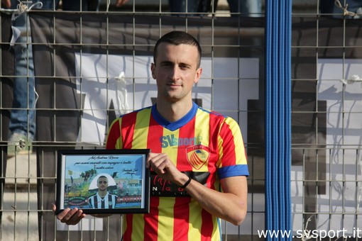Calcio. I tifosi dell'Albenga non dimenticano Andrea Rocca: "Hai onorato con impegno e lealtà i nostri colori" Calcio. I tifosi dell'Albenga non dimenticano Andrea Rocca: "Hai onorato con impegno e lealtà i nostri colori"