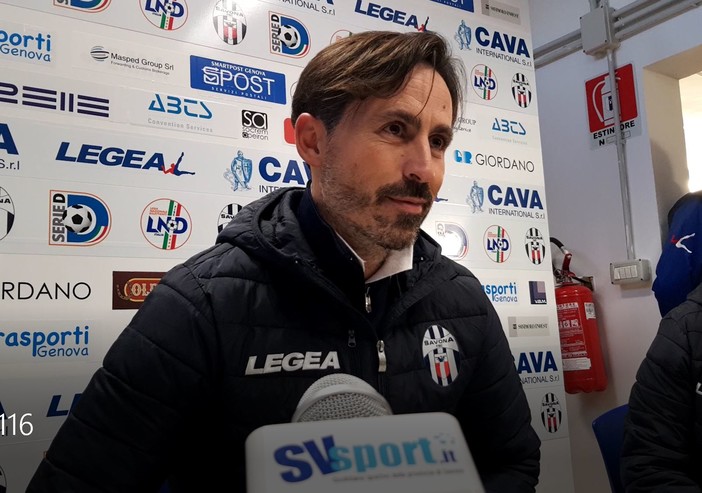 Calcio. Savona, Grandoni applaude i suoi e incorona il Lecco: "Squadra più forte di quanto pensassi, ma ad un certo punto ci abbiamo creduto" (VIDEO) Calcio. Savona, Grandoni applaude i suoi e incorona il Lecco: "Squadra più forte di quanto pensassi, ma ad un certo punto ci abbiamo creduto" (VIDEO)